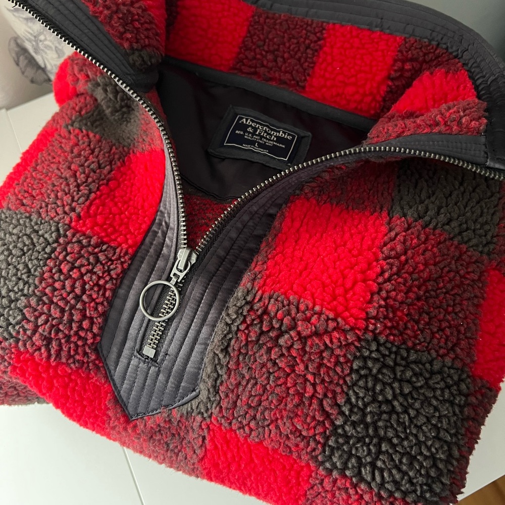 Abercrombie & Fitch Red Buffalo Plaid Pullover Large